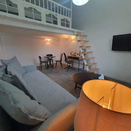 Frida-podwale-balcony-free-parking-wifi * Wrocław